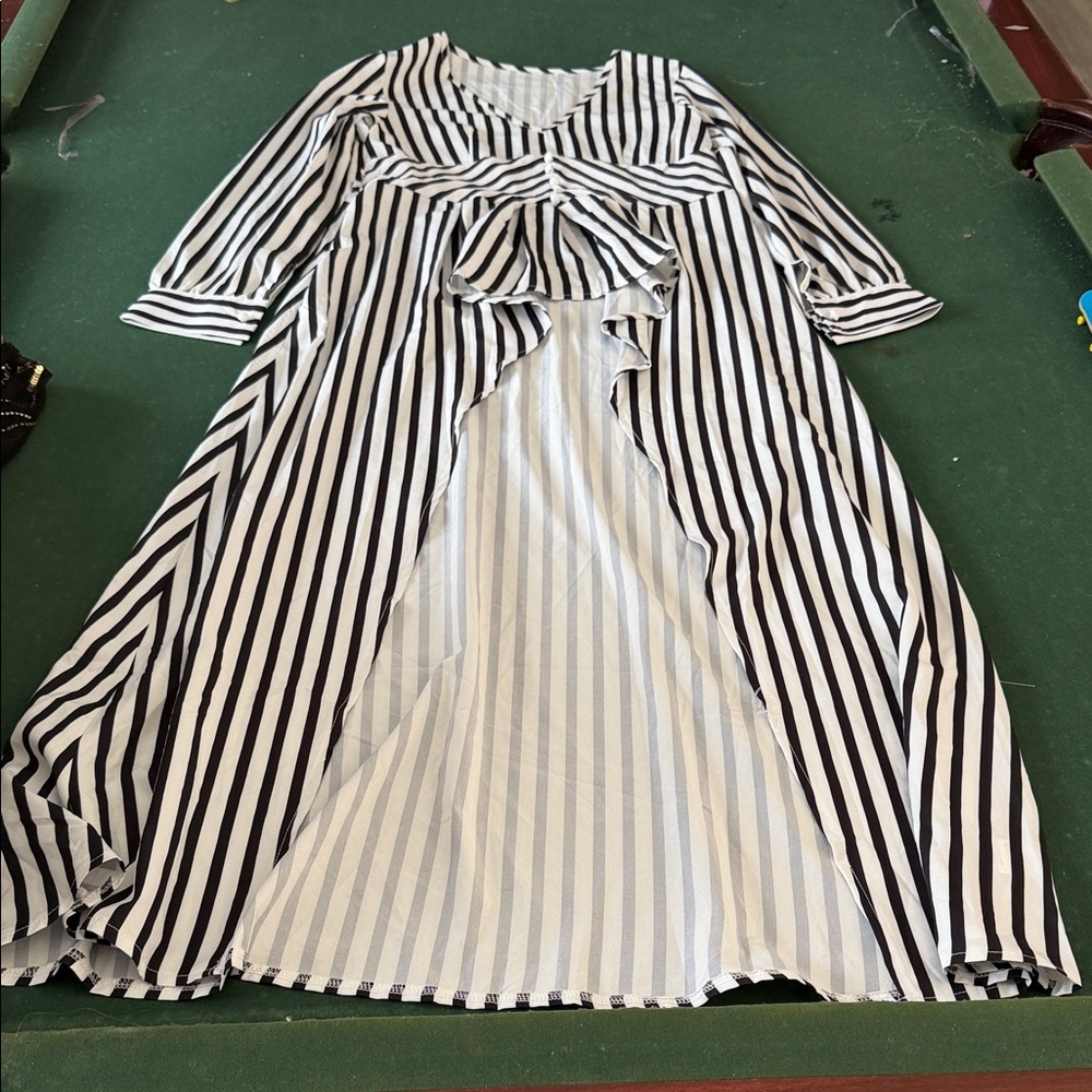 Striped‎ Black and White Women's Cape.   CAJA # 1. D